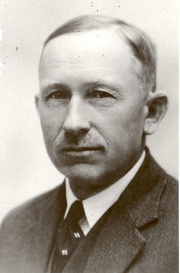 Антон  Таммсааре